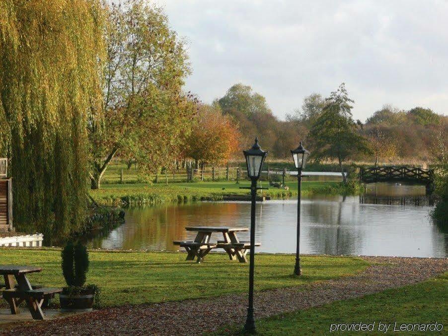 Queens Head Inn Nassington Eksteriør bilde